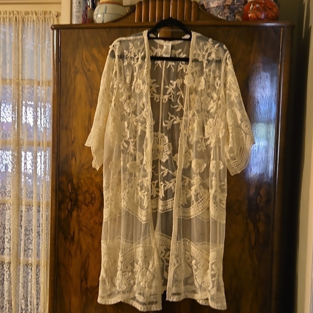 Embroidered Lace Swimwear Open Front Coverup Size Small/Medium